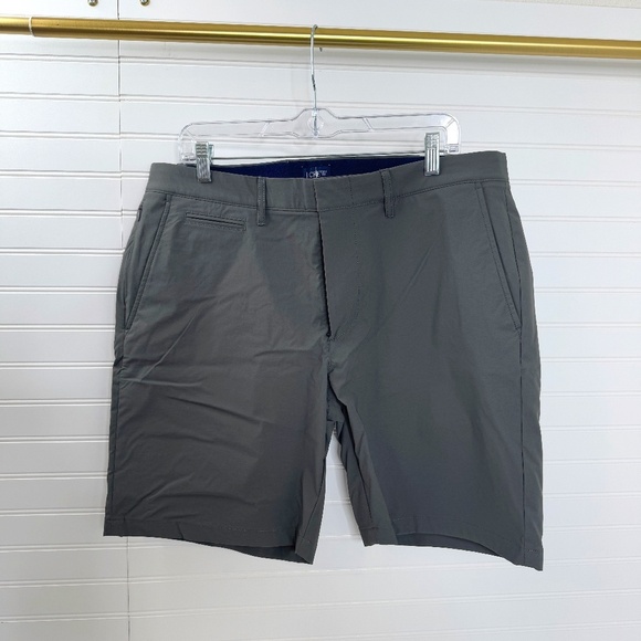 NEW J Crew Green Tech Shorts Men's W35 Inseam 9in - Picture 1 of 8